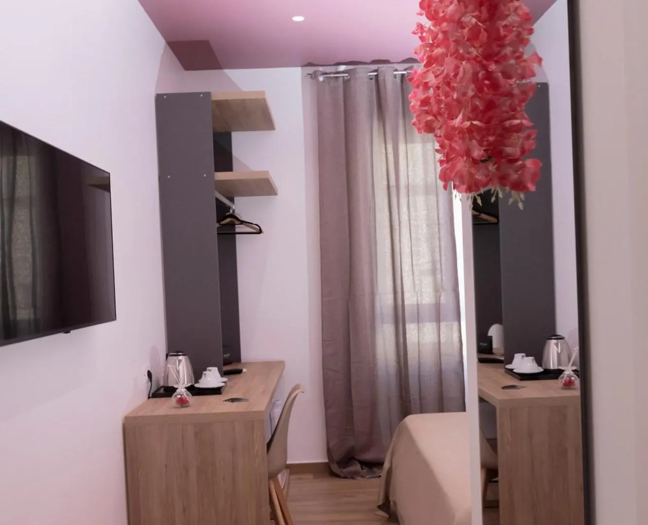 Alleria Rooms Naples 0*,  Italy