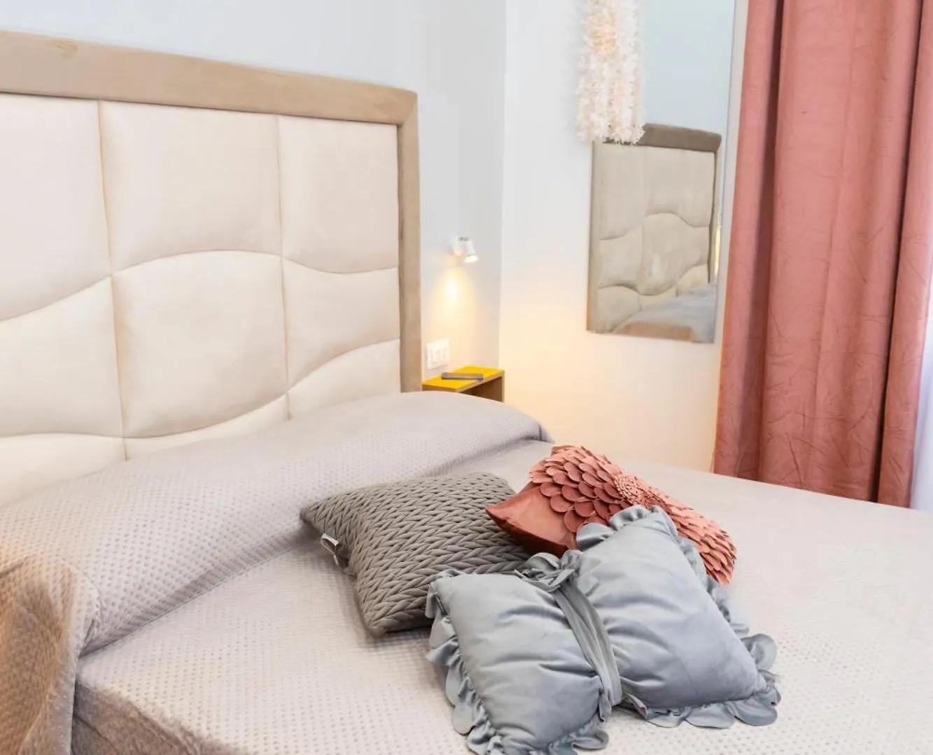 Alleria Rooms Naples 0*,  Italy