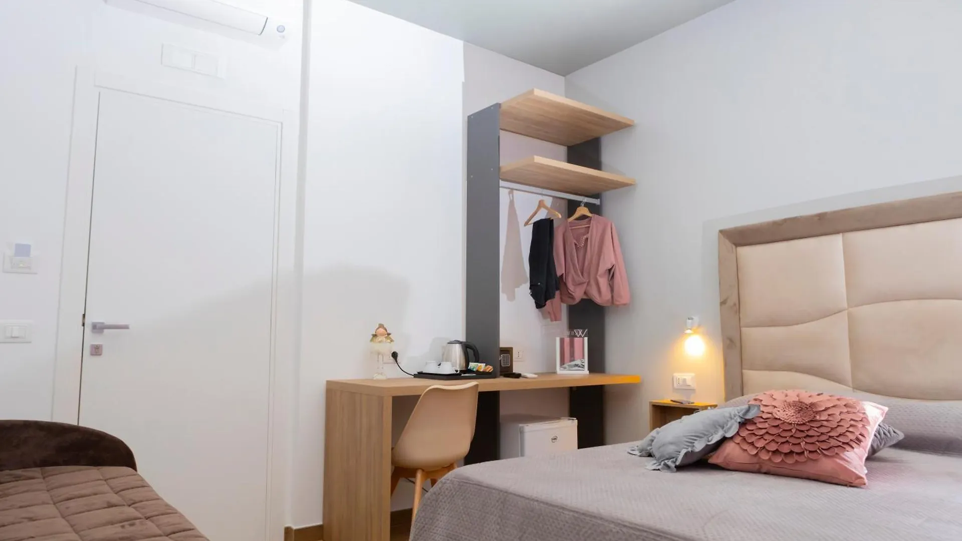 Alleria Rooms Neapel Italien