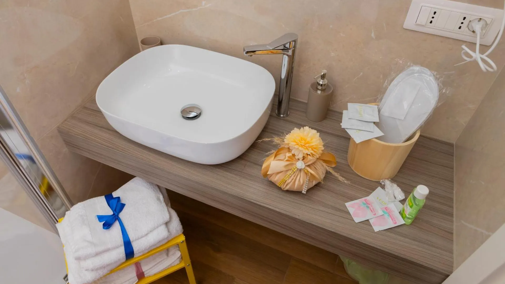 Alleria Rooms Neapel Italien