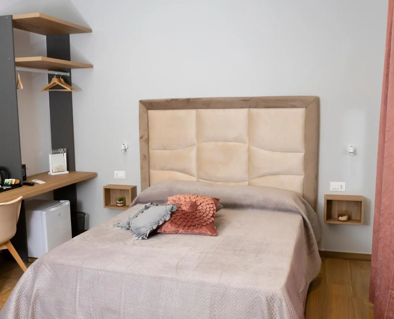 Alleria Rooms Neapel Italien